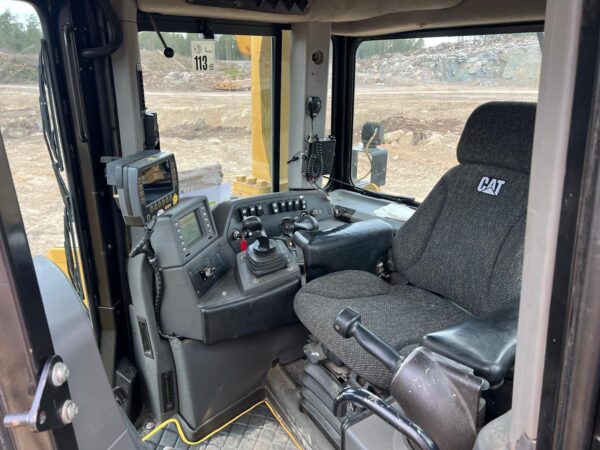 CAT D8T puskukone - Image 2